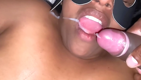 Hawt stripper gets a mouthful