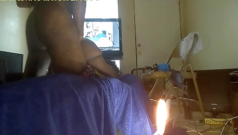 Married mixturea's feet receives a foot fetish