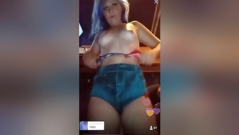 Shakewt ass babe on a chick